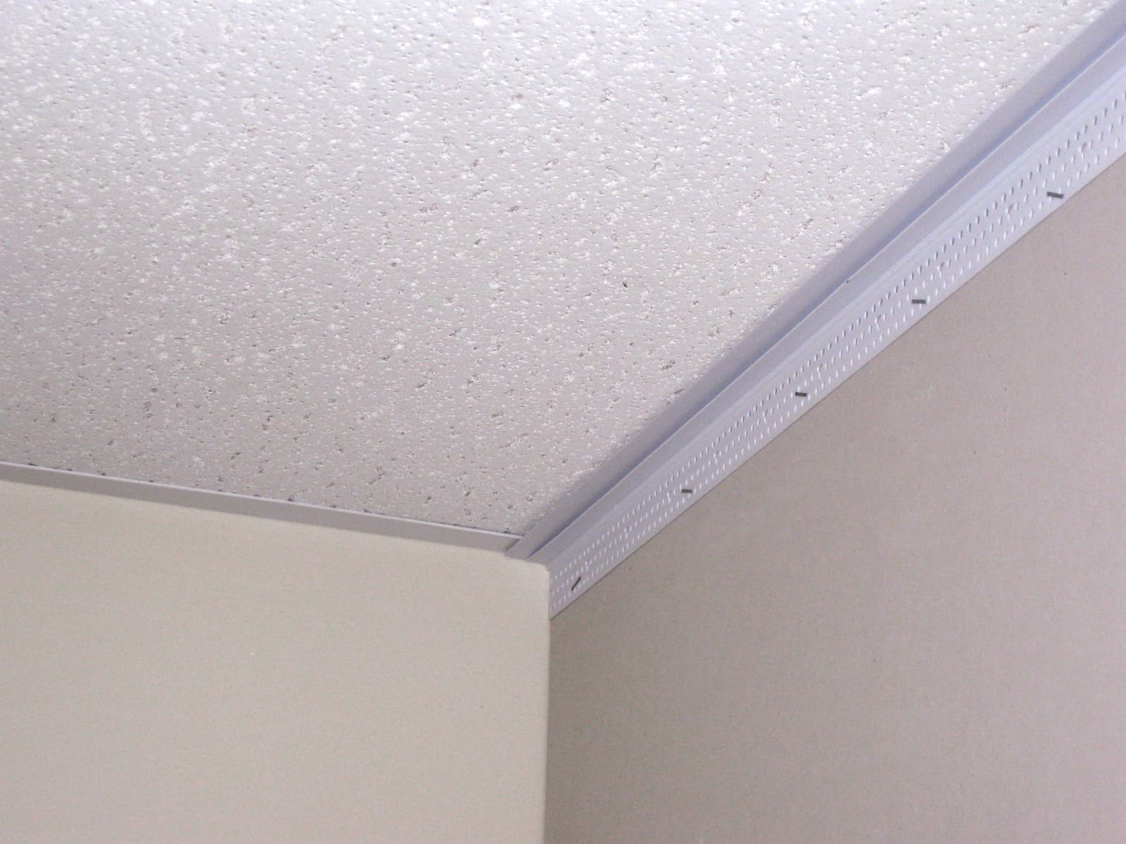Mud On Ceiling Bead Install 1