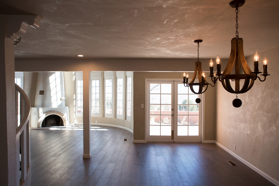 Nick Harmon, owner of Fresco Harmony discusses texture. Nick Harmon, owner of Fresco Harmony discusses texture.